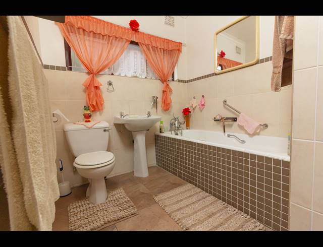 5 BEDROOM HOUSE FOR SALE IN MALVERN